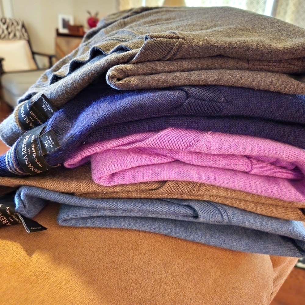 SOLD 5, EUC,  Vneck lightweight sweaters